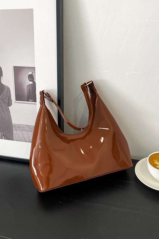BOLSO DE MANO DE CHAROL