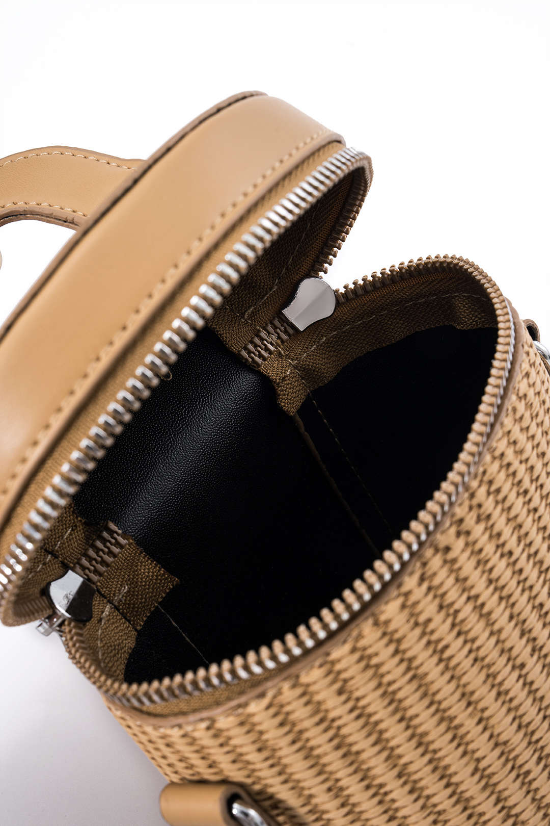 BOLSO BANDOLERA PEQUEÑO DE PAJA TEJIDA